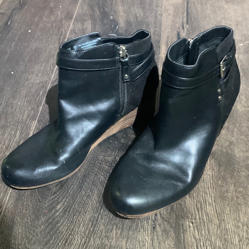Dr. Scholls “be energized foam technology” black wedge ankle boots